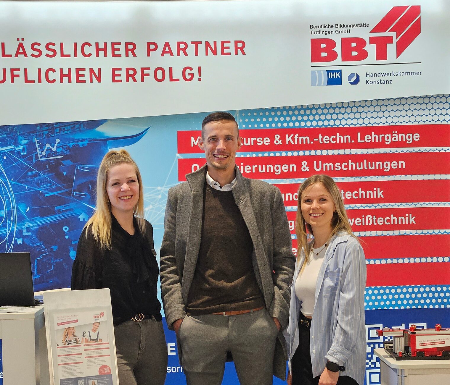 Messestand auf der Jobs for Future in Villingen-Schwenningen mit Jamie-Lee, Marco und Daria