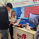 Messestand auf der Jobs for Future in Villingen-Schwenningen. Daria erklärt unsere Angebote
