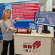 Daria zeigt unsere SPS-Station (früher & heute) auf der Jobs for Future in Villingen-Schwenningen. 
