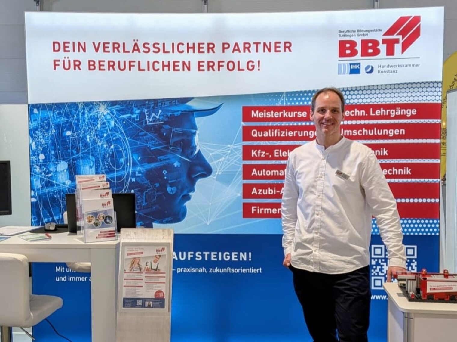 Frederik am BBT Messestand auf der Jobs for Future in Villingen-Schwenningen. 
