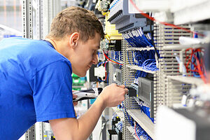 Unternehmermodell  Aufbauseminar, Elektrische Installation