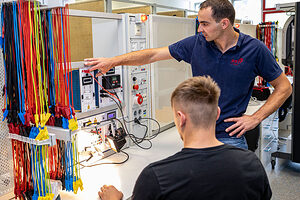 Elektrofachkraft für festgelegte Tätigkeiten - Aufbaumodul (Steuerungstechnik)