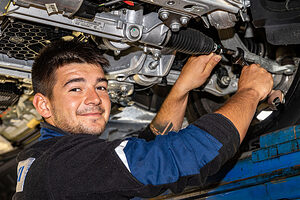 Geprüfte/r Berufsspezialist/-in für Kraftfahrzeug-Servicetechnik (Teilzeit)